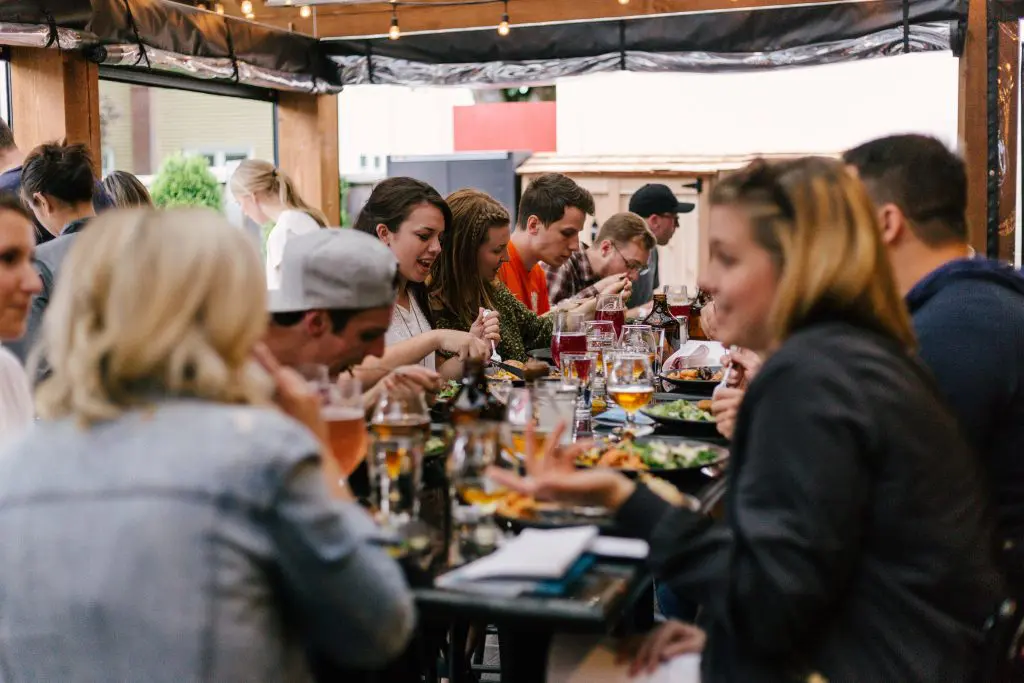 How Much Do Restaurants Make in a Day